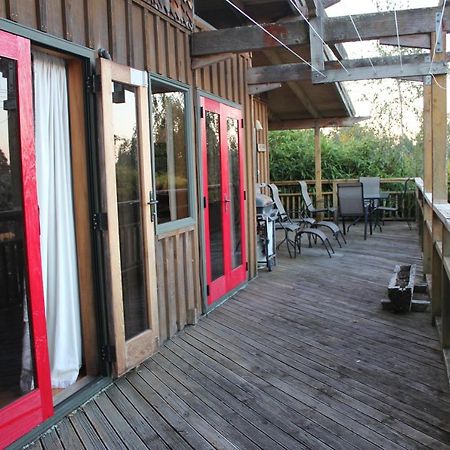 Treetop Hideaway - Taupo Holiday Home Buitenkant foto