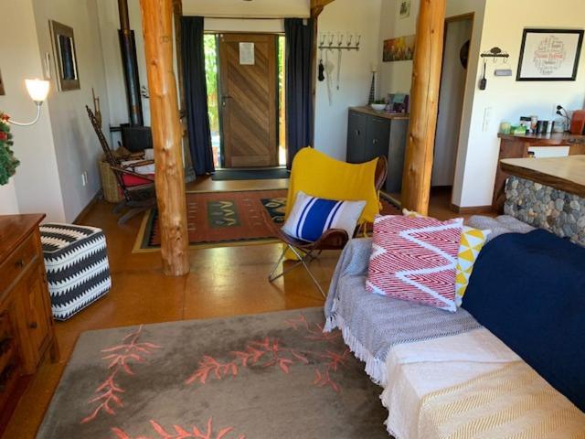 Treetop Hideaway - Taupo Holiday Home Buitenkant foto