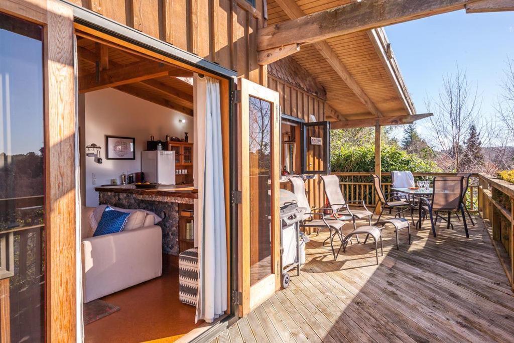 Treetop Hideaway - Taupo Holiday Home Buitenkant foto